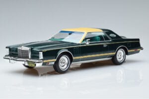 Lincoln Continental Mark V Mörkgrön MCG 1:18 MCG18404 Metall