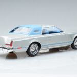 Lincoln Continental Mark V Silver MCG 1:18 - image 2 of 6