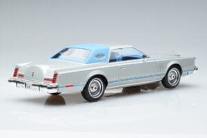 Lincoln Continental Mark V Silver MCG 1:18 MCG18403 Metall — bild 2 av 6