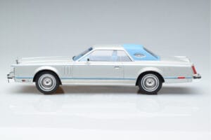 Lincoln Continental Mark V Silver MCG 1:18 MCG18403 Metall — bild 3 av 6