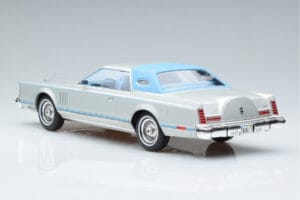 Lincoln Continental Mark V Silver MCG 1:18 MCG18403 Metall — bild 5 av 6