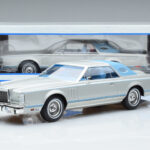 Lincoln Continental Mark V Silver MCG 1:18 - image 6 of 6