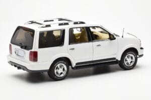 Lincoln Navigator Vit AUTOart 1:18 72761 Metall — bild 3 av 8