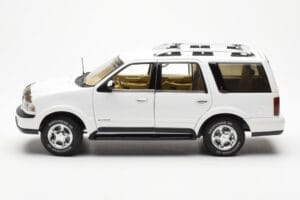 Lincoln Navigator Vit AUTOart 1:18 72761 Metall — bild 4 av 8