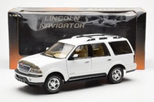Lincoln Navigator Vit AUTOart 1:18 72761 Metall — bild 8 av 8