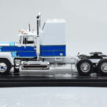 Mack Superliner Magnum Vit Blå IXO 1:43 - image 3 of 6
