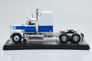 Mack Superliner Magnum Vit Blå IXO 1:43 TR165 Metall — bild 3 av 6