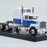 Mack Superliner Magnum Vit Blå IXO 1:43 - image 4 of 6