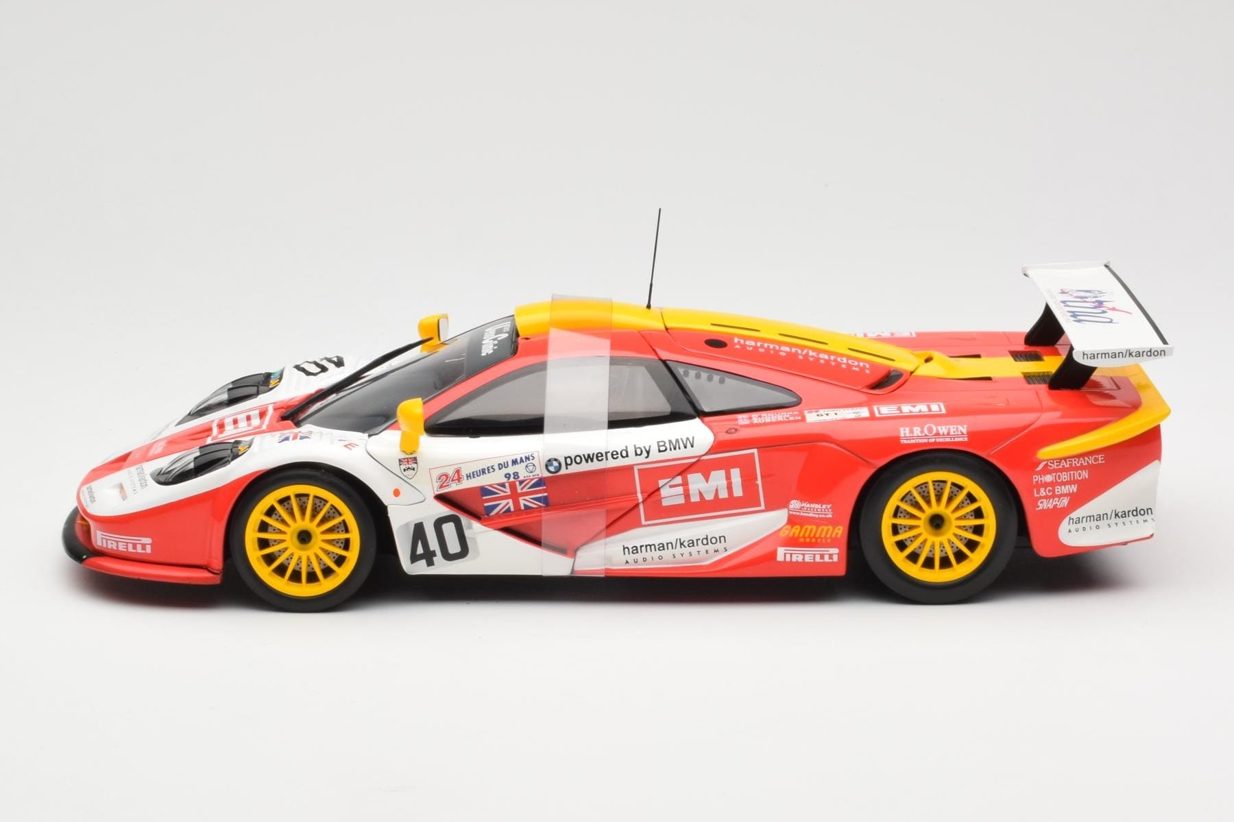 McLaren F1 GTR #40 J. O'Rourke / M. Sugden / P. Auberlein EMI 24 Hours of Le Mans 1996 UT Models 1:18 39820 Metall — bild 3 av 6