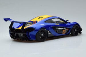 McLaren P1 GTR Blå Med Gula Ränder AUTOart 1:18 81542 Komposit — bild 3 av 7