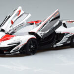McLaren P1 GTR Högglans Vit Med Röda Ränder AUTOart 1:18 - image 2 of 7
