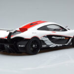 McLaren P1 GTR Högglans Vit Med Röda Ränder AUTOart 1:18 - image 3 of 7