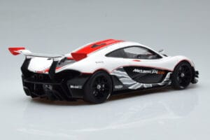 McLaren P1 GTR Högglans Vit Med Röda Ränder AUTOart 1:18 81541 Komposit — bild 3 av 7