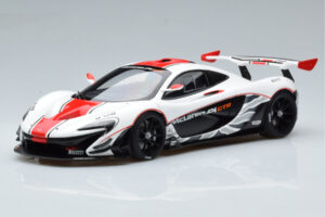 McLaren P1 GTR Högglans Vit Med Röda Ränder AUTOart 1:18
