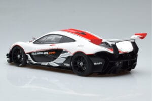 McLaren P1 GTR Högglans Vit Med Röda Ränder AUTOart 1:18 81541 Komposit — bild 6 av 7