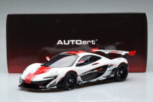 McLaren P1 GTR Högglans Vit Med Röda Ränder AUTOart 1:18 81541 Komposit — bild 7 av 7