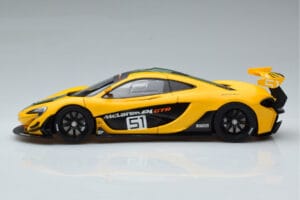 McLaren P1 GTR Gul Med Gröna Ränder AUTOart 1:18 81544 Komposit — bild 4 av 7