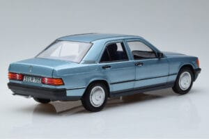 Mercedes 190E W201 Ljusblå Norev 1:18 183828 Metall — bild 3 av 7