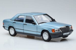 Mercedes 190E W201 Ljusblå Norev 1:18 183828 Metall — bild 5 av 7