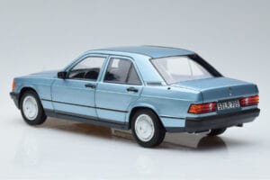 Mercedes 190E W201 Ljusblå Norev 1:18 183828 Metall — bild 6 av 7