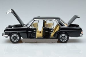 Mercedes 200 W115 Begränsad Upplaga Norev 1:18 183775 Metall — bild 4 av 8