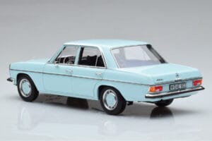 Mercedes 200 W115 Norev 1:18 183777 Metall — bild 6 av 7