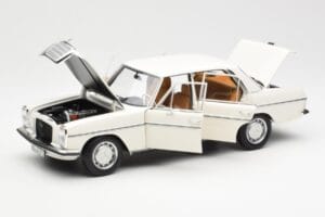 Mercedes 200 W115 Vit Norev 1:18 183770 Metall — bild 2 av 8