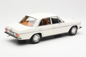 Mercedes 200 W115 Vit Norev 1:18 183770 Metall — bild 3 av 8