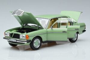 Mercedes 200 W123 Grön Norev 1:18 183796 Metall — bild 2 av 7