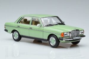 Mercedes 200 W123 Grön Norev 1:18 183796 Metall — bild 5 av 7