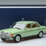 Mercedes 200 W123 Grön Norev 1:18 183796 Metall - image 7 of 7