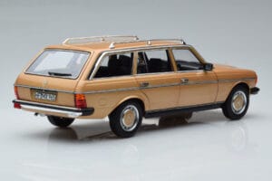 Mercedes 200T S123 Beige Norev 1:18 183738 Metall — bild 3 av 9