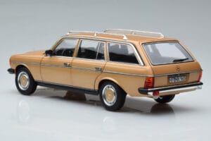 Mercedes 200T S123 Beige Norev 1:18 183738 Metall — bild 7 av 9