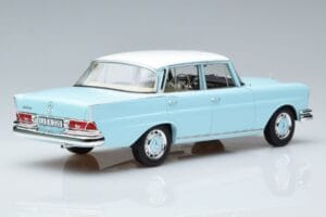 Mercedes 220 S W111 Blå Norev 1:18 183920 Metall — bild 3 av 7