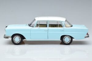 Mercedes 220 S W111 Blå Norev 1:18 183920 Metall — bild 4 av 7