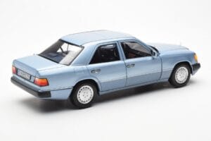 Mercedes 230E W124 Ljusblå Metallic Norev 1:18 183945 Metall — bild 3 av 8