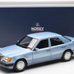 Mercedes 230E W124 Ljusblå Metallic Norev 1:18 - image 8 of 8