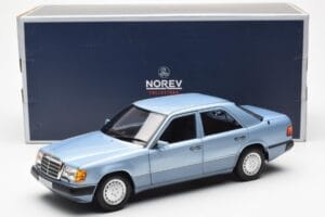 Mercedes 230E W124 Ljusblå Metallic Norev 1:18 183945 Metall — bild 8 av 8