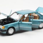 Mercedes 230E W124 Beryl Metallic Återförsäljarutgåva Norev 1:18 B66040698 - image 2 of 8