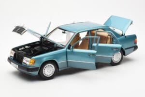 Mercedes 230E W124 Beryl Metallic Återförsäljarutgåva Norev 1:18 B66040698 Metall — bild 2 av 8