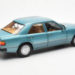 Mercedes 230E W124 Beryl Metallic Återförsäljarutgåva Norev 1:18 B66040698 - image 3 of 8