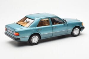 Mercedes 230E W124 Beryl Metallic Återförsäljarutgåva Norev 1:18 B66040698 Metall — bild 3 av 8