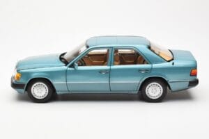 Mercedes 230E W124 Beryl Metallic Återförsäljarutgåva Norev 1:18 B66040698 Metall — bild 4 av 8