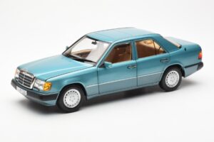 Mercedes 230E W124 Beryl Metallic Återförsäljarutgåva Norev 1:18 B66040698