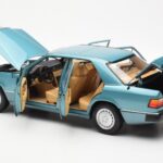 Mercedes 230E W124 Beryl Metallic Återförsäljarutgåva Norev 1:18 B66040698 - image 5 of 8