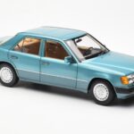 Mercedes 230E W124 Beryl Metallic Återförsäljarutgåva Norev 1:18 B66040698 - image 6 of 8