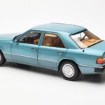 Mercedes 230E W124 Beryl Metallic Återförsäljarutgåva Norev 1:18 B66040698 - image 7 of 8