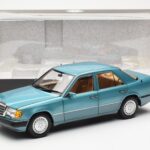 Mercedes 230E W124 Beryl Metallic Återförsäljarutgåva Norev 1:18 B66040698 - image 8 of 8