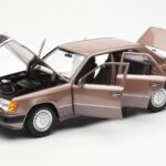 Mercedes 230E W124 Rosewood Metallic Återförsäljarutgåva Norev 1:18 B66040697 - image 2 of 8