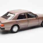 Mercedes 230E W124 Rosewood Metallic Återförsäljarutgåva Norev 1:18 B66040697 - image 3 of 8